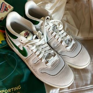 Nike Attack SP women’s 9.5 / men’s 8